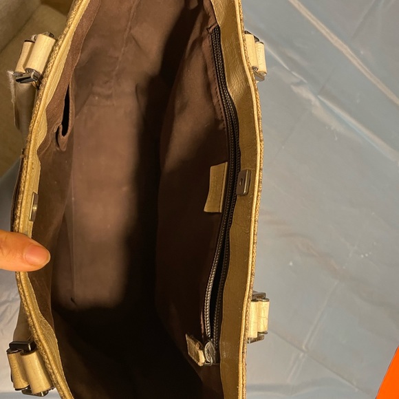 COPY - 🎉FLASH SALE🎉 Authentic Gucci tote bag - Picture 7 of 10